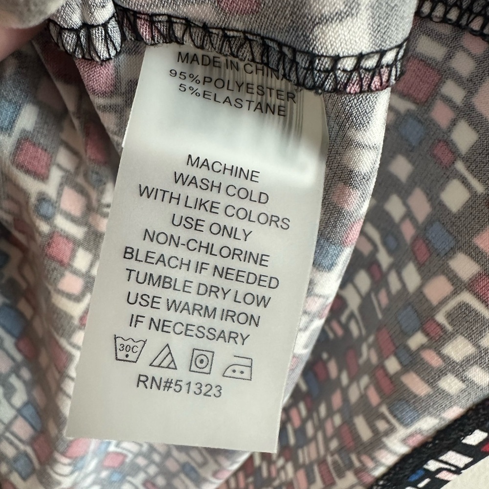 Vince Camuto Sleeveless Blouse, Geometric Print, V-neck, Women’s Size M - Picture 7 of 10
